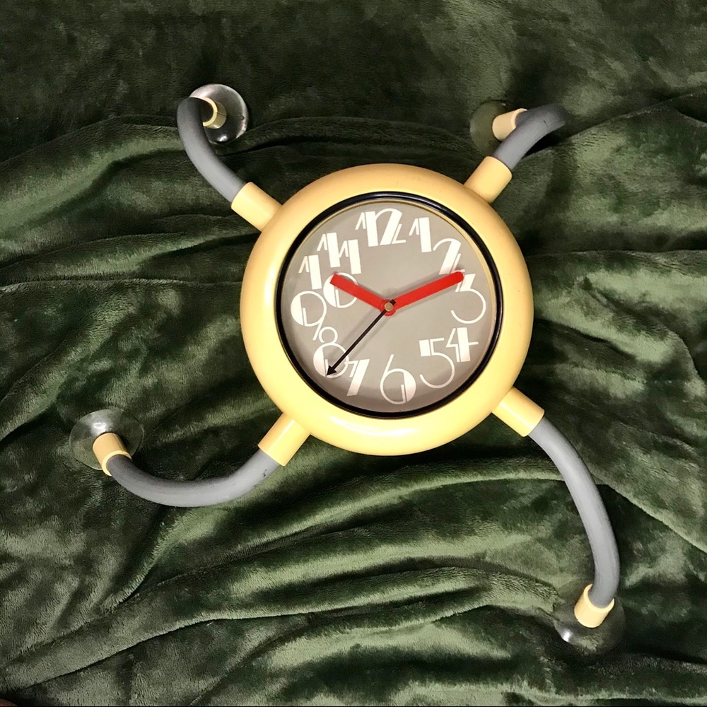 Retro suction cup clock